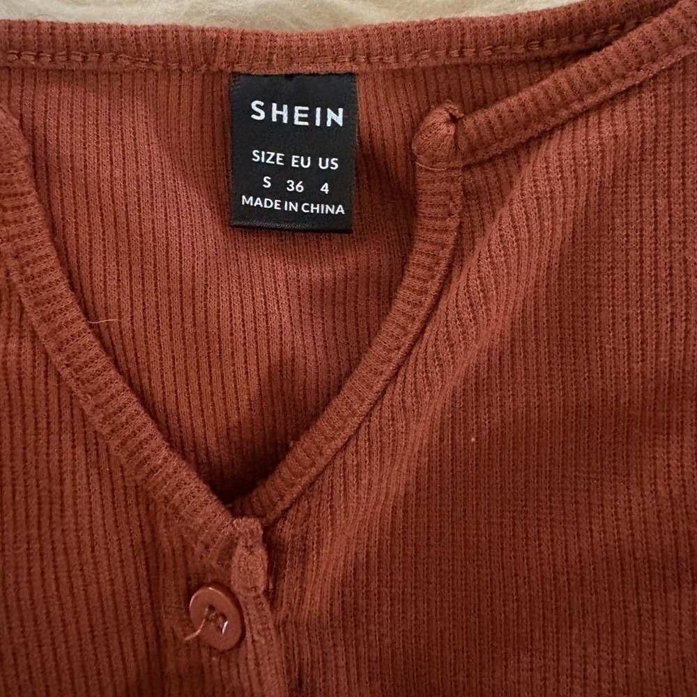 SHEIN Rust Button-Front Crop Top - Picture 6 of 6